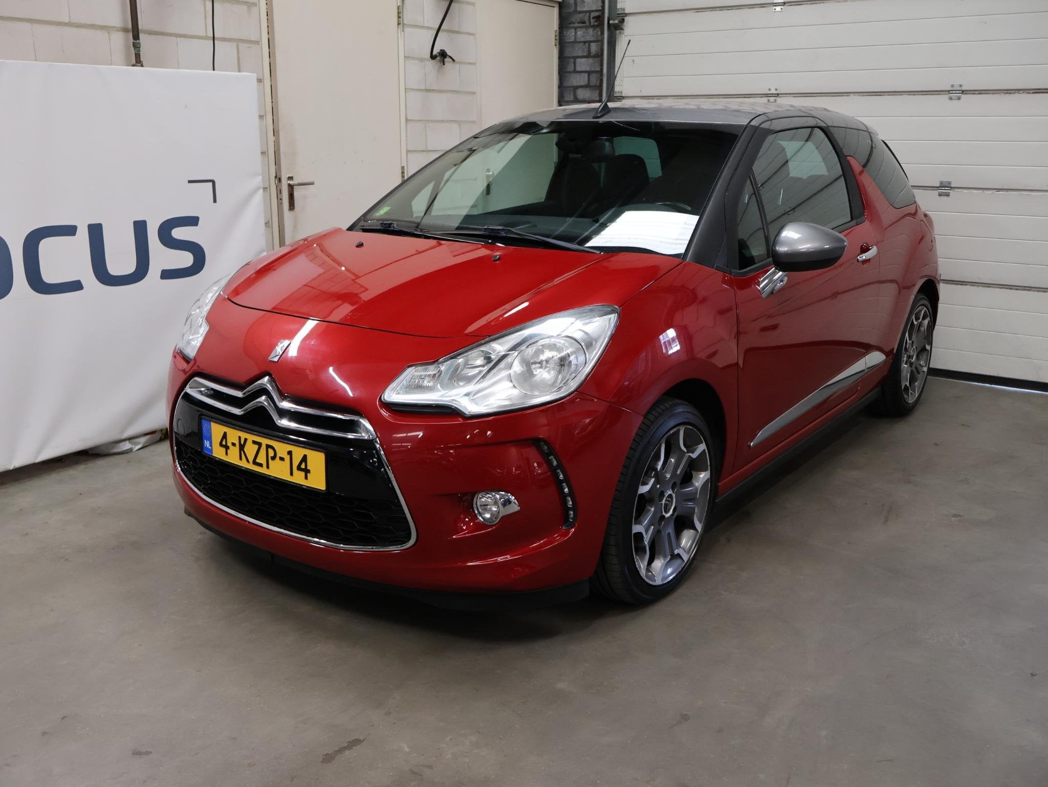 Citroen DS3 Cabrio 1.6 THP Sport Chic NAP 3e eigenaar Cruise, Auto's, Citroën, Voorwielaandrijving, Stof, Gebruikt, 4 cilinders