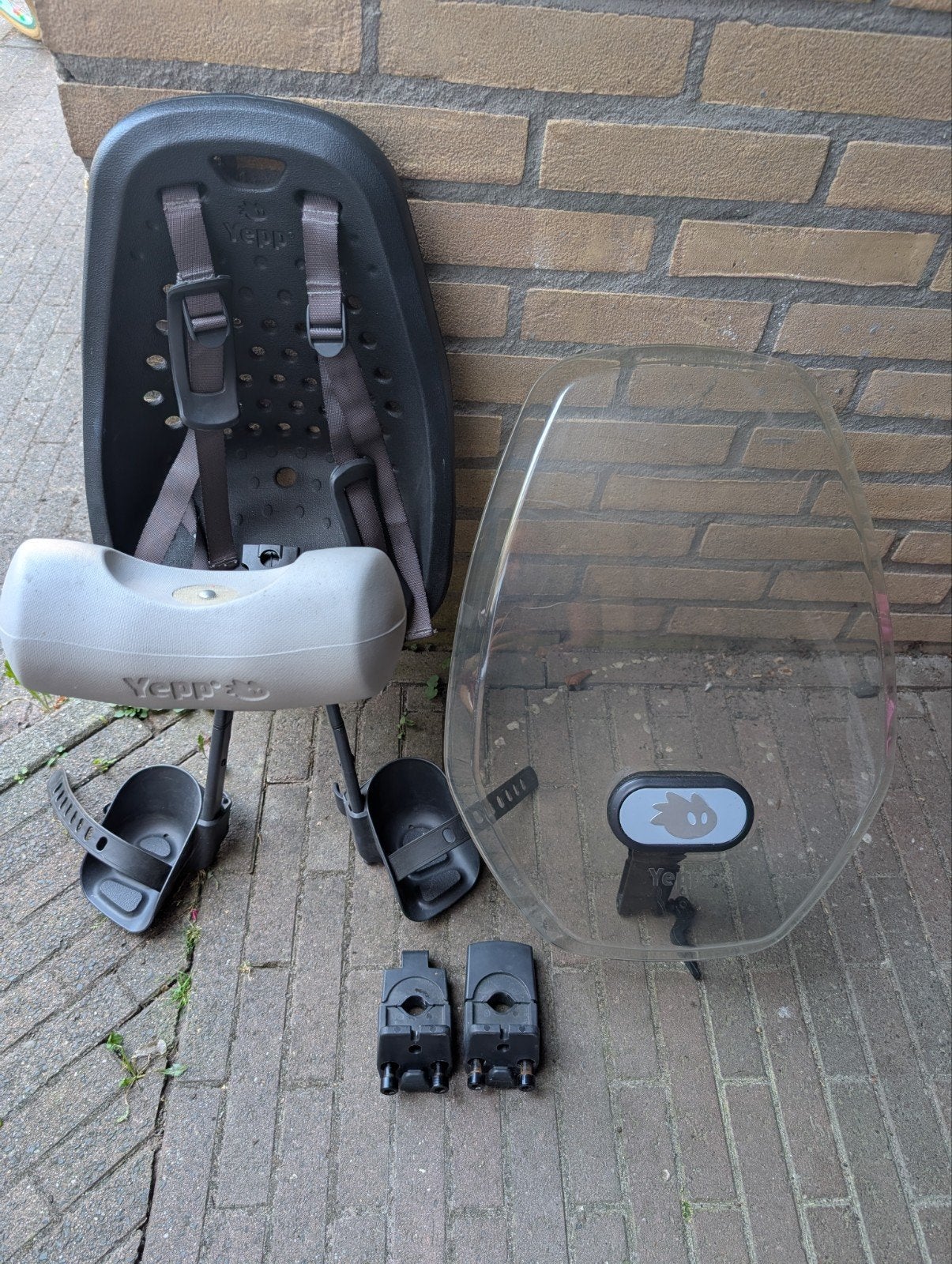 Yepp voorzitje met twee adapters en scherm., Fietsen en Brommers, Fietsaccessoires | Fietsstoeltjes, Ophalen, Gebruikt, Voorzitje