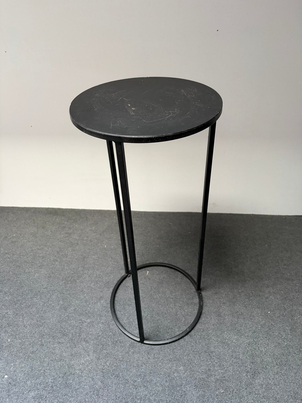 Zwarte metalen bijzettafel / plantentafel, Ophalen, Minder dan 55 cm, Gebruikt, Metaal of Aluminium