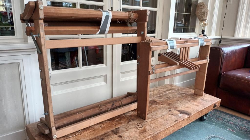 Compleet tafelweefgetouw Kärnstolparfabriken – Zweeds hout +, Ophalen