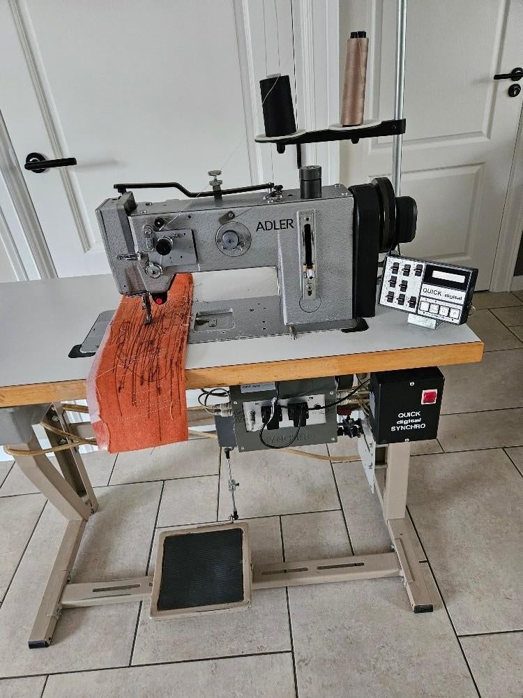 Te Koop Industrieel Adler 267 FA-373, Gebruikt, Naaimachine, Industrieel, Ophalen