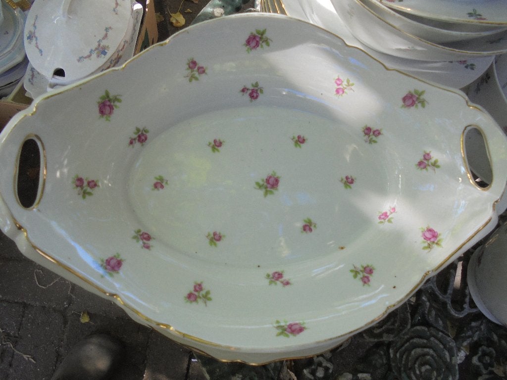 Broodschaal Victoria Czechoslovakia vol met roze roosjes, Ophalen of Verzenden