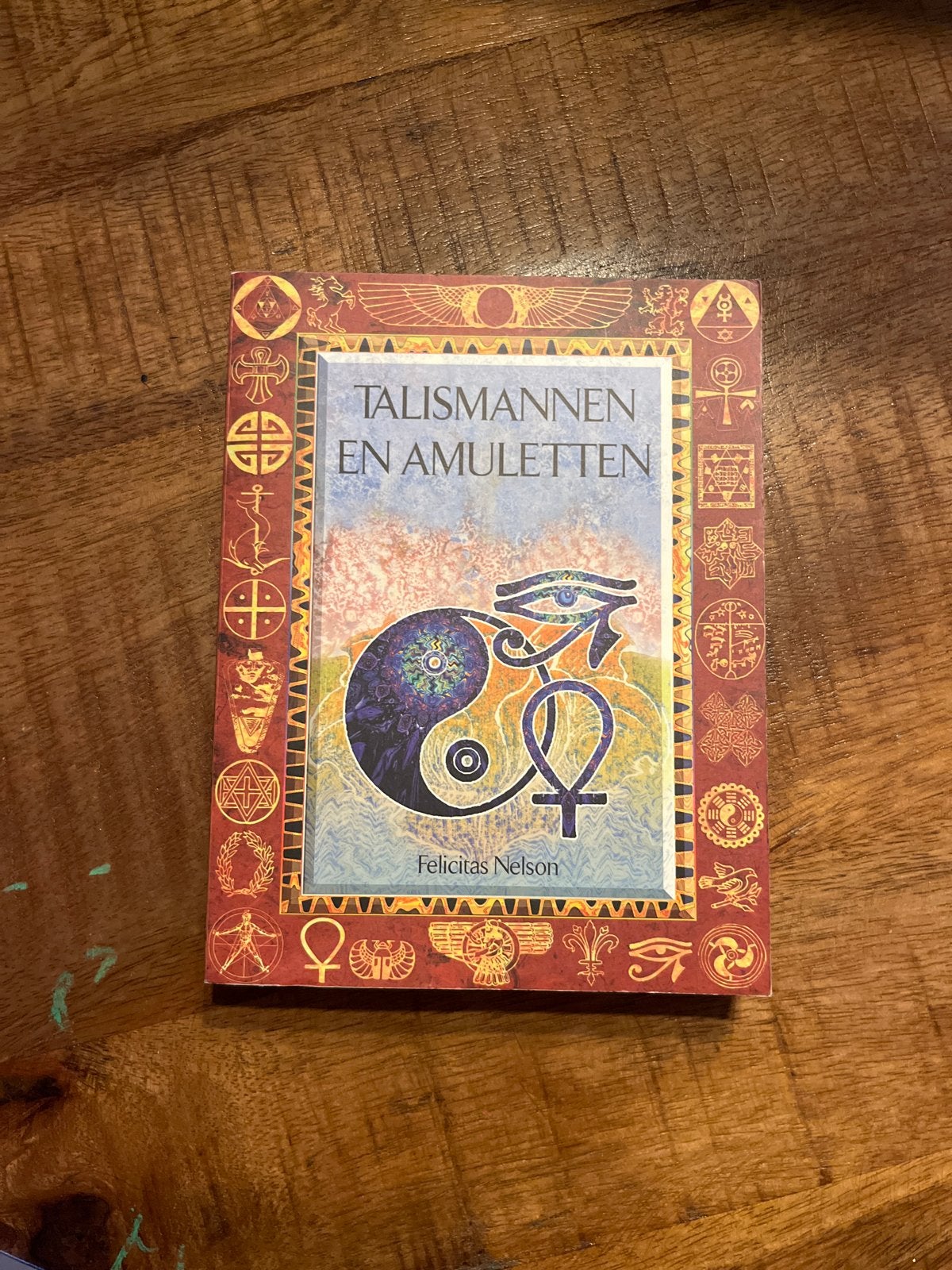Talisman en Amuletten: Kracht en Harmonie, Ophalen of Verzenden, Zo goed als nieuw, Spiritualiteit algemeen, Instructieboek