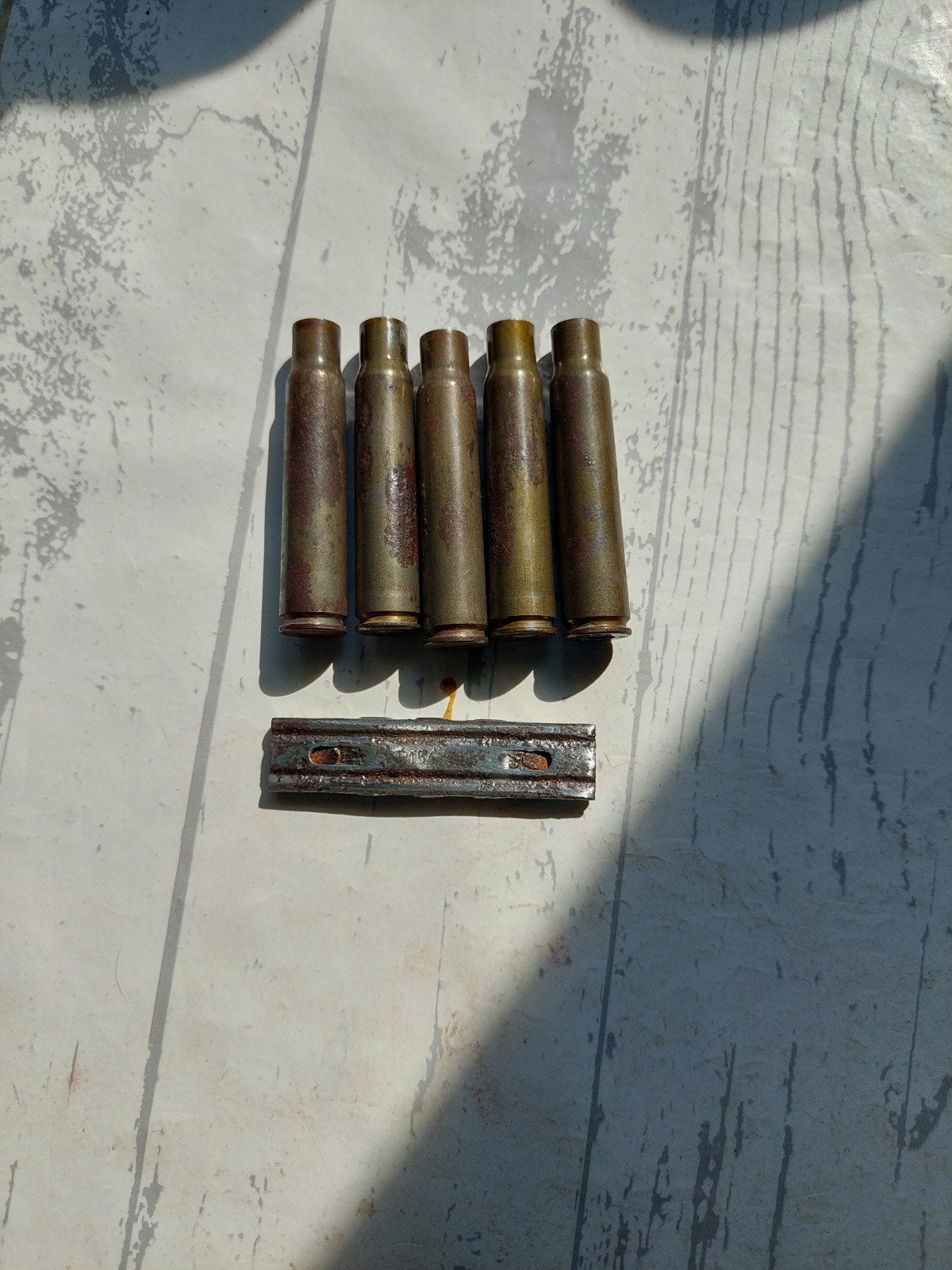 wo2  Duitse  k98  clip  staal  gelak, Ophalen of Verzenden, Duitsland, Hulzen of Bodemvondsten