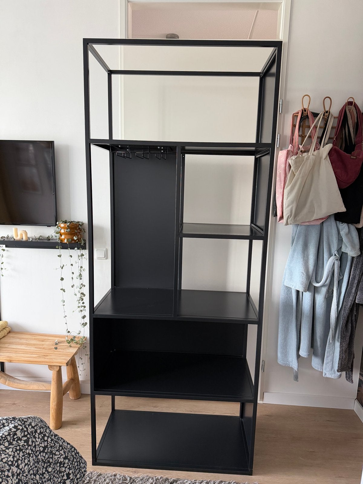 Mooie metalen kast, Ophalen, Zo goed als nieuw, Kers, Kers