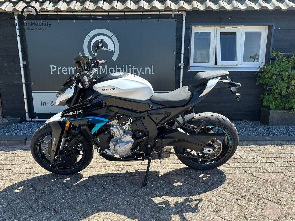 CFMOTO 675 NK (TUNDRA GREY / GLACIER WHITE), 675 cc, Cfmoto, Motorrijbewijs A, Bedrijf