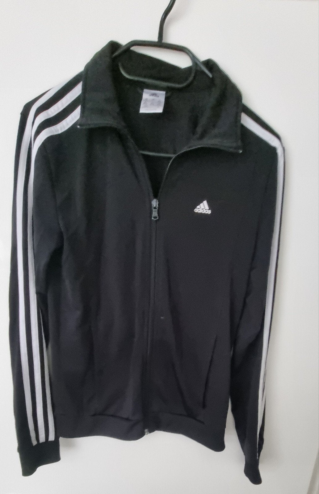 Adidas sportvest zwart met witte strepen, Kleding | Dames, Sportkleding, Adidas, Zwart, Ophalen of Verzenden, Maat 34 (XS) of kleiner
