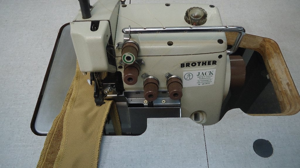 Industrie Lockmachine Brother 5 draads, Gebruikt, Ophalen of Verzenden, Naaimachine, Industrieel