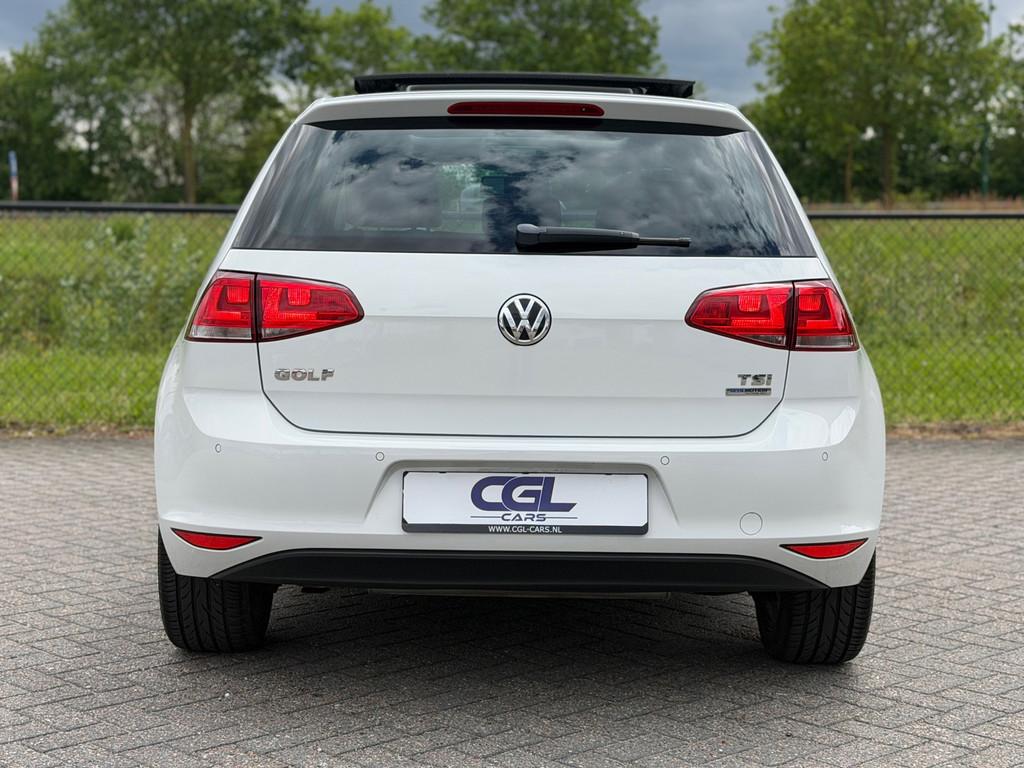 Volkswagen Golf 1.2 TSI CUP BlueMotion Tech+Panorama+DealerO, Auto's, Voorwielaandrijving, Gebruikt, Zwart, 4 cilinders