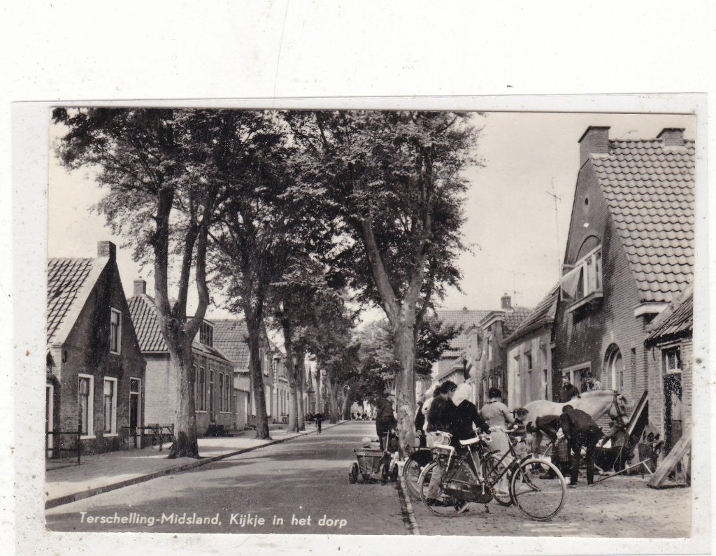 Terschelling-Midsland Kijkje in het Dorp 1967, Ophalen of Verzenden, 1960 tot 1980, Gelopen, Waddeneilanden