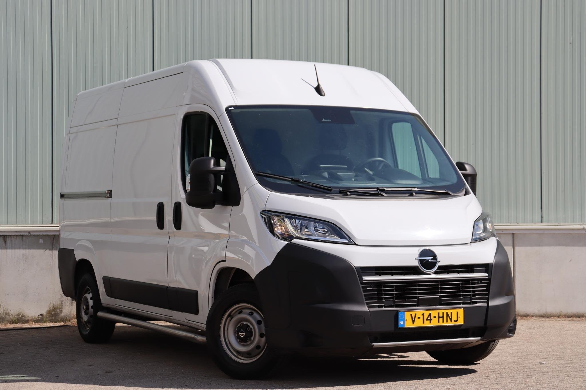 Opel Movano 2.2D 140 S&S L2H2 3.5t / Camera / Apple CarPlay, Auto's, Voorwielaandrijving, Stof, Gebruikt, Euro 6