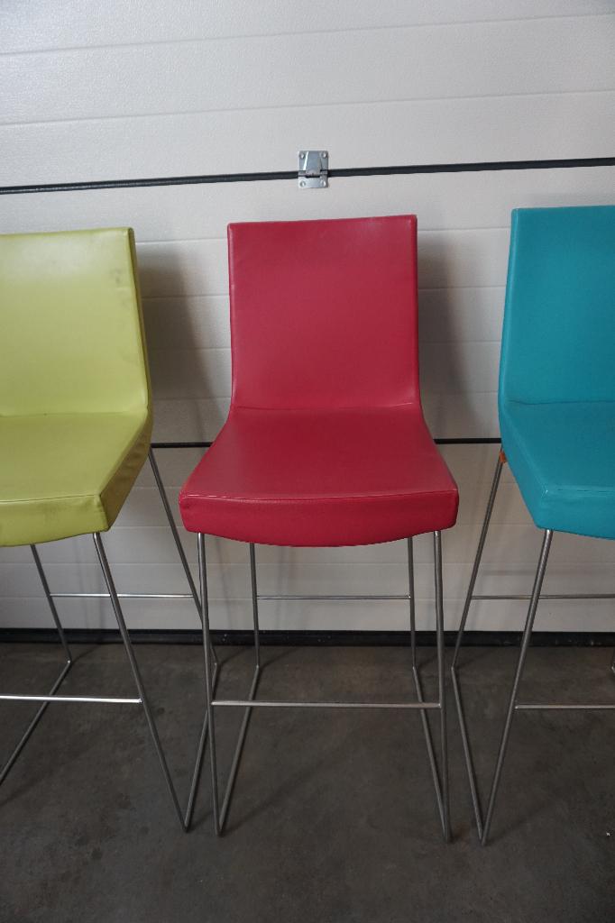 Unieke Montis Jim kruk - diverse kleuren, Met voetsteun, 60 tot 90 cm, Leer, Ophalen of Verzenden