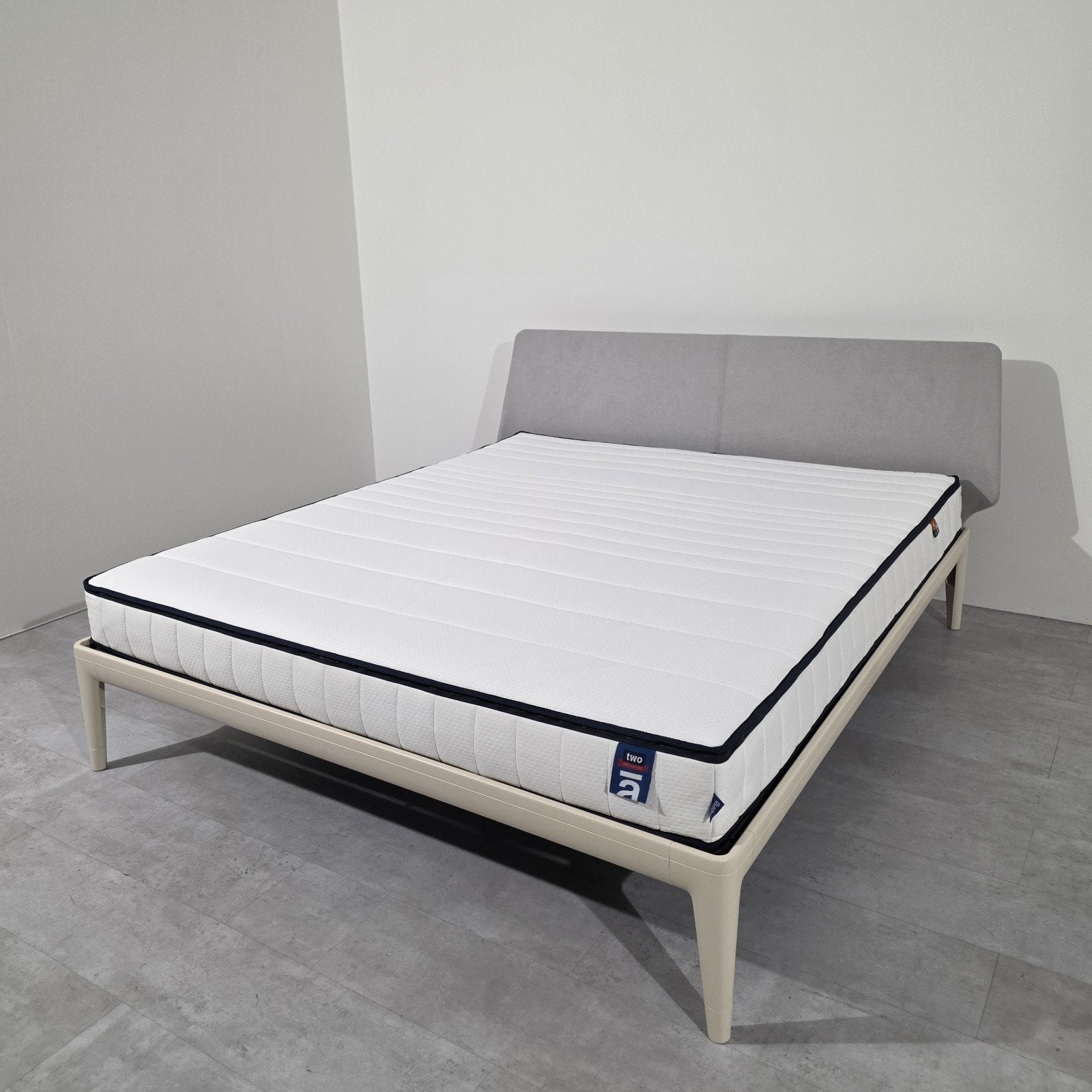 Auping Essential Bed 180x210 + Auping Two Matras, 210 cm, Tweepersoons, Ophalen of Verzenden, Zo goed als nieuw