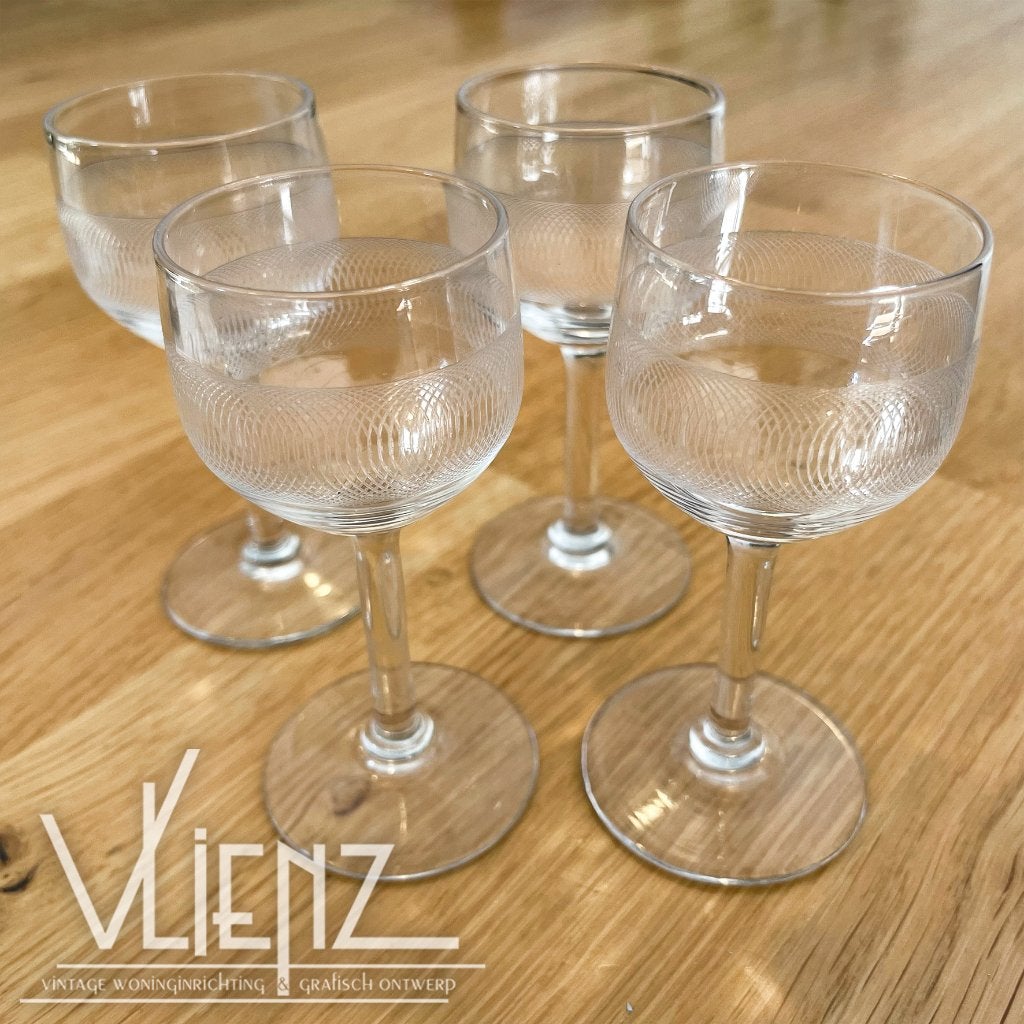 Vier vintage, retro borrelglaasjes, glazen, op voet, Gebruikt, -, -, Ophalen of Verzenden