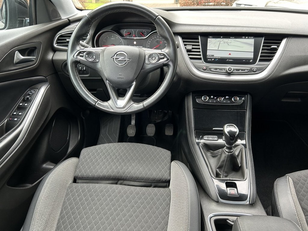 Opel Grandland 1.2 Turbo 130pk Innov. Camera, Carplay, Navi,, Grandland, Gebruikt, 1199 cc, Met garantie (alle)