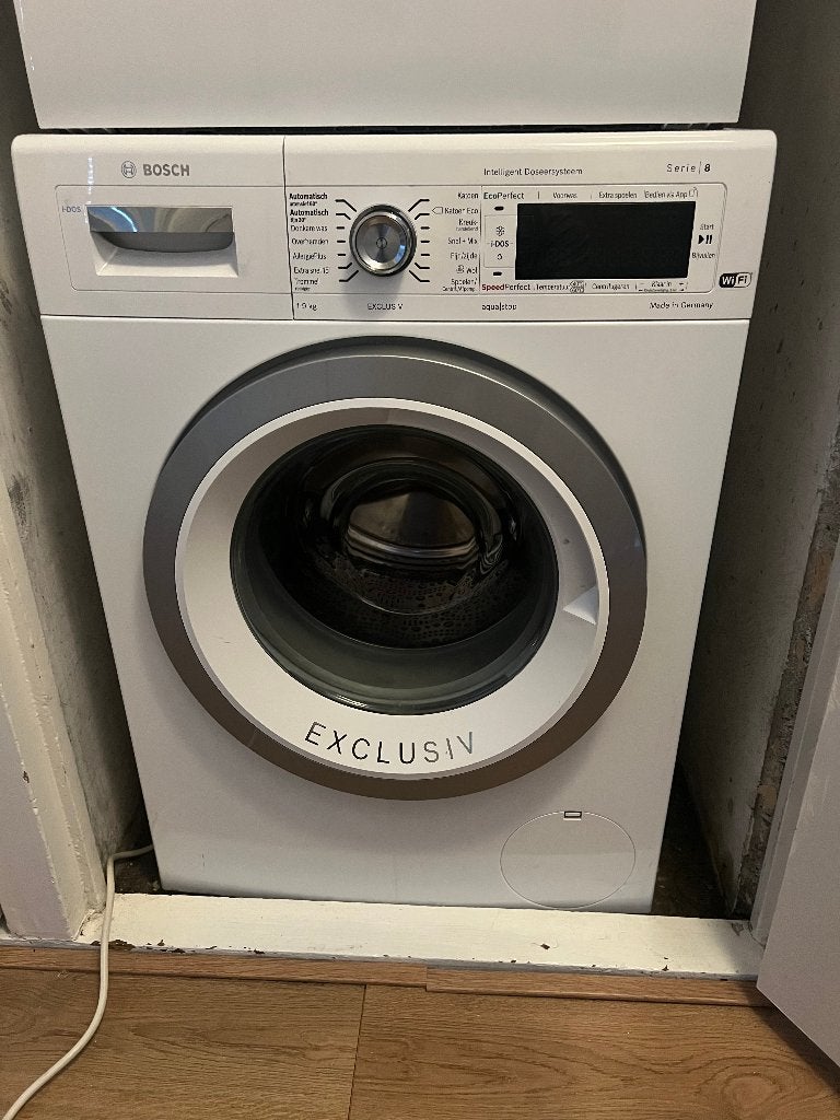 BOSCH Serie 8 I-DOS EXCLUSIV defecte wasmashine, Ophalen, 1200 tot 1600 toeren, 8 tot 10 kg, Niet werkend
