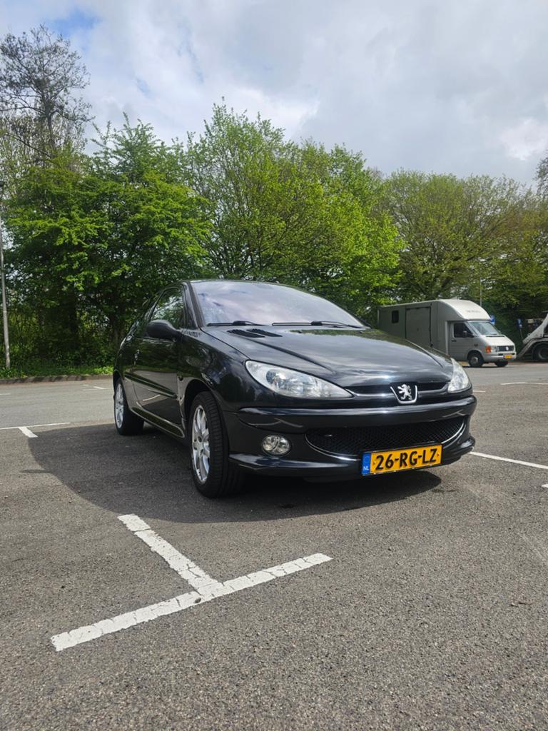 Peugeot 206 2.0 GTI 16V 3D 2005 Zwart, Auto's, Peugeot, 1025 kg, 136 pk, 40 €/maand, 4 cilinders