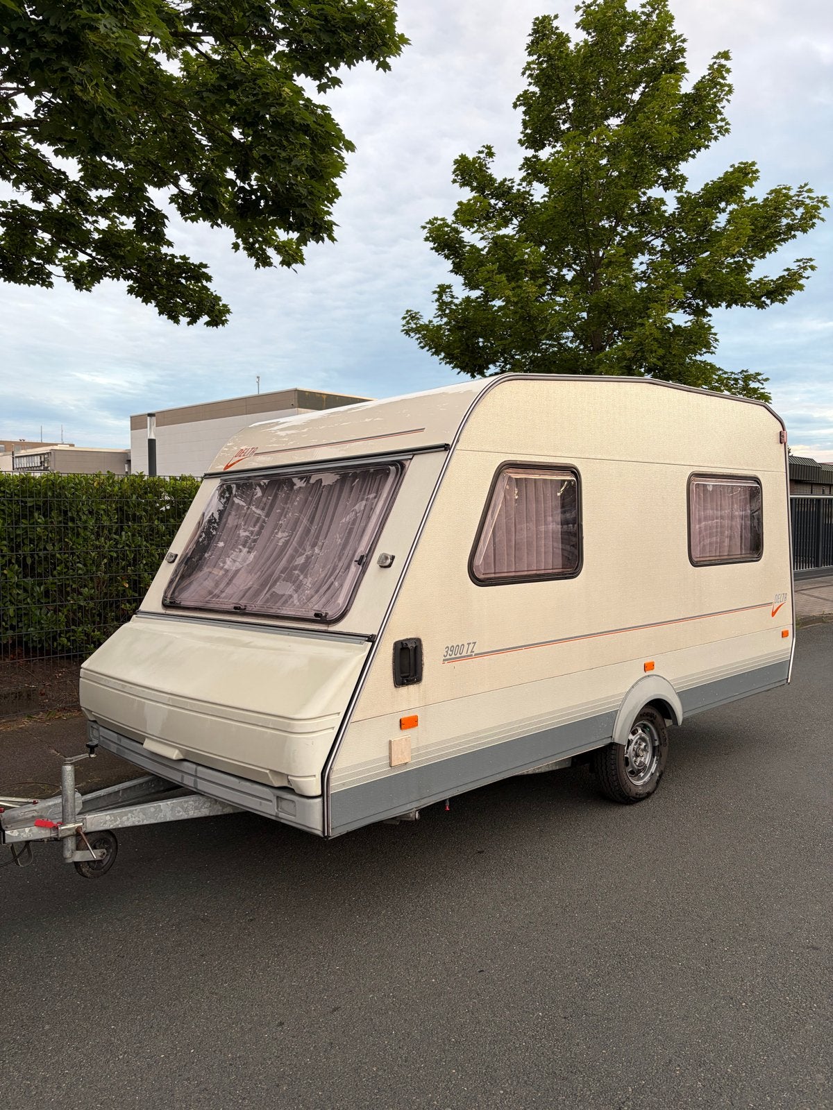 Compacte Delta 3900 TZ Caravan - Ideaal voor 2 personen, Caravans en Kamperen, Caravans, Koelkast, Tot en met 2, 750 - 1000 kg