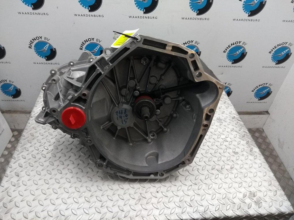 NISSAN JUKE TRANSMISSIE / VERSNELLINGSBAK 2015, Ophalen of Verzenden, Gebruikt, Stiba lid