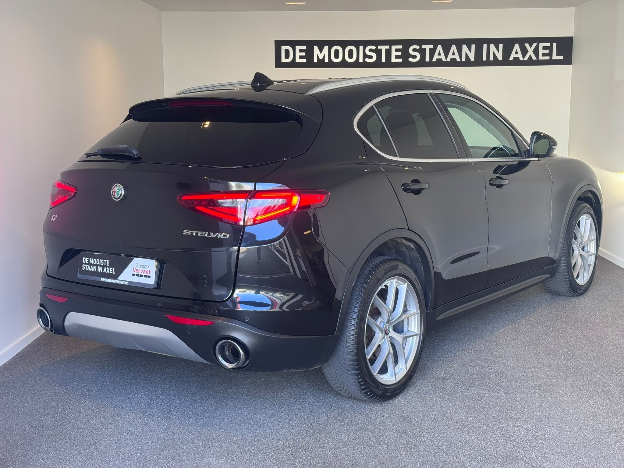 Alfa Romeo Stelvio 2.0 T AWD Super, Auto's, Automaat, 4 cilinders, Zwart, Bedrijf