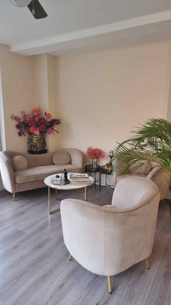 SALON KAMER TE HUUR AMSTERDAM  (1079CV), Minder dan 20 m², Amsterdam