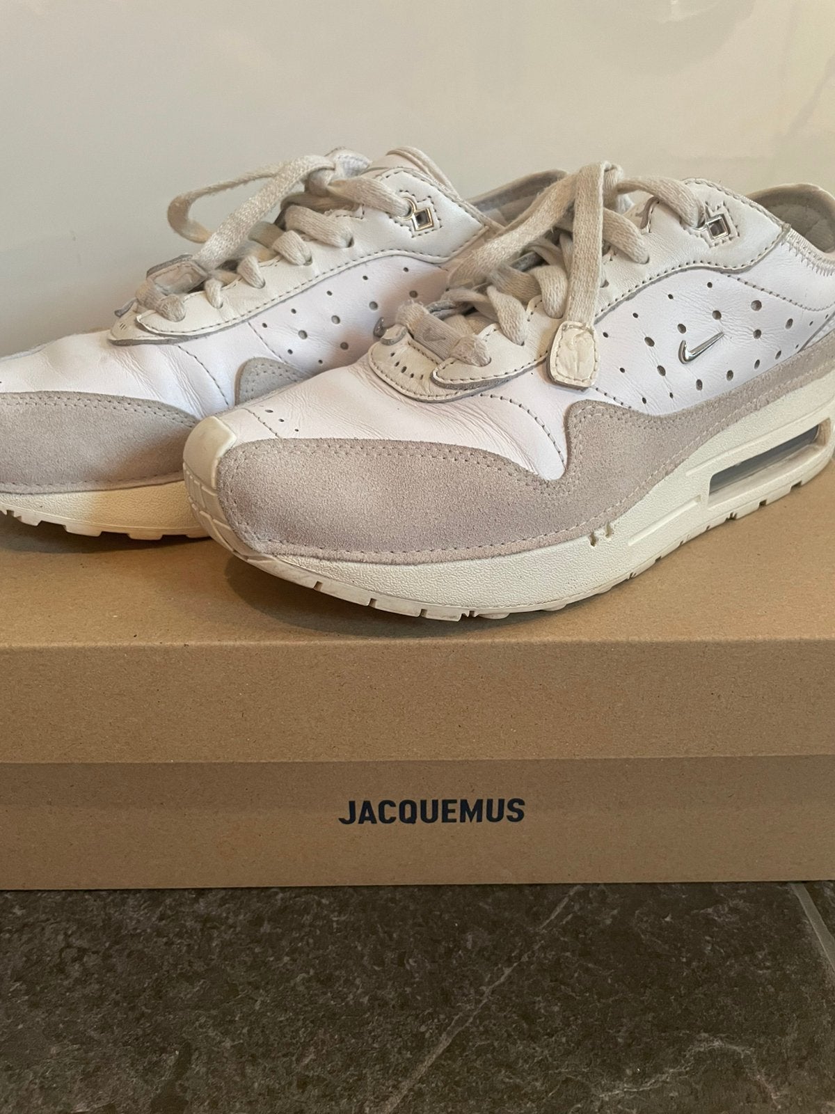 Nike Air Max Jacquemus Summit White/Metallic Silver mt 39, Wit, Ophalen of Verzenden, Sneakers of Gympen, Zo goed als nieuw