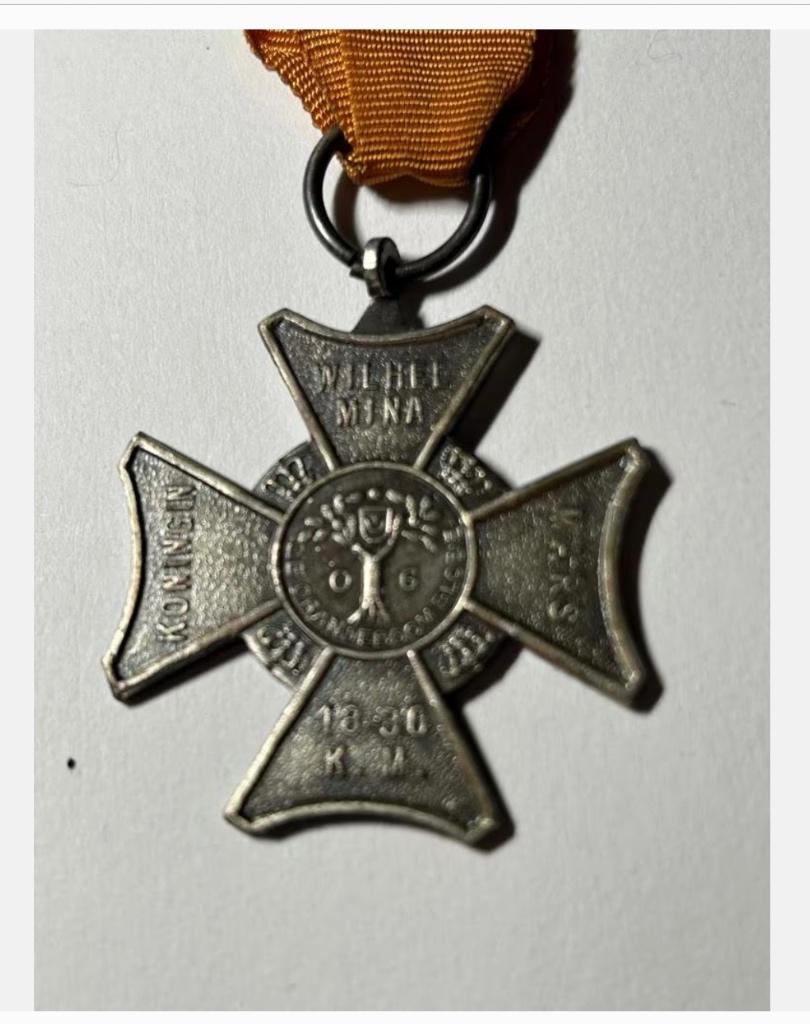 Medaille Koningin Wilhelmina Mars De Oranjeboom 18-30 K.M., Ophalen of Verzenden, Overige materialen