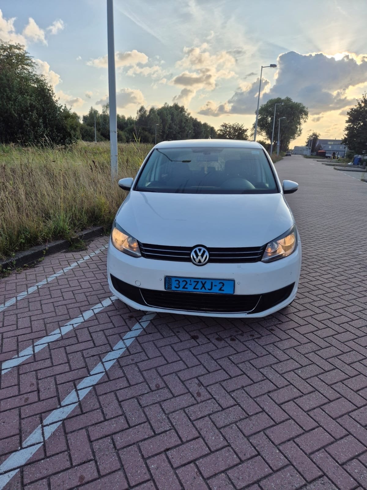 Volkswagen Touran 2.0 TDI 103KW Dsg6 Cross 2013 Wit, Auto's, 1503 kg, 4 cilinders, Wit, Origineel Nederlands