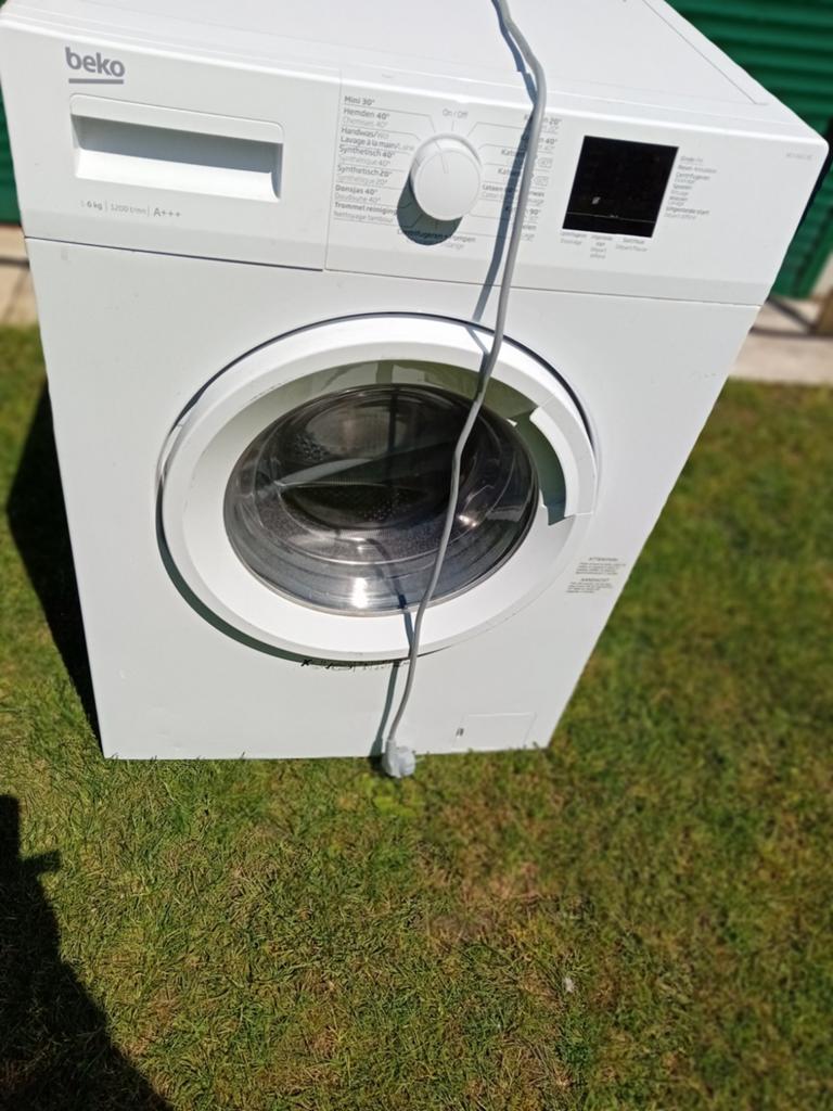 Beko wasmaschiene €75, Ophalen