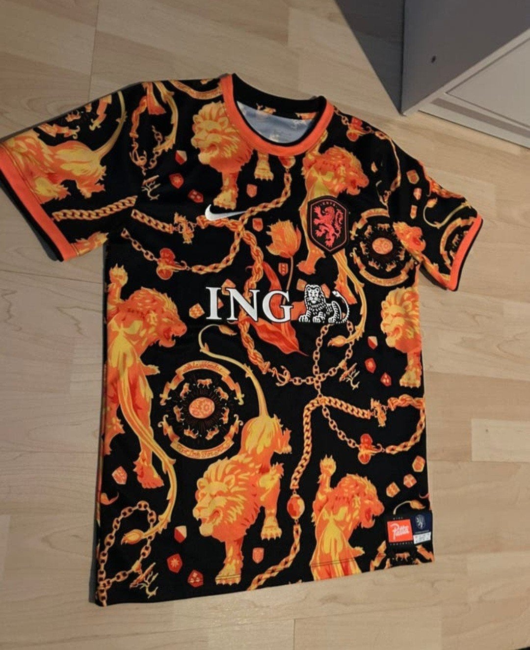 Patta x Nike Shirt maat XL - Oranje Leeuw Design, Kleding | Heren, T-shirts, Meerkleurig, Maat 56/58 (XL), Ophalen of Verzenden