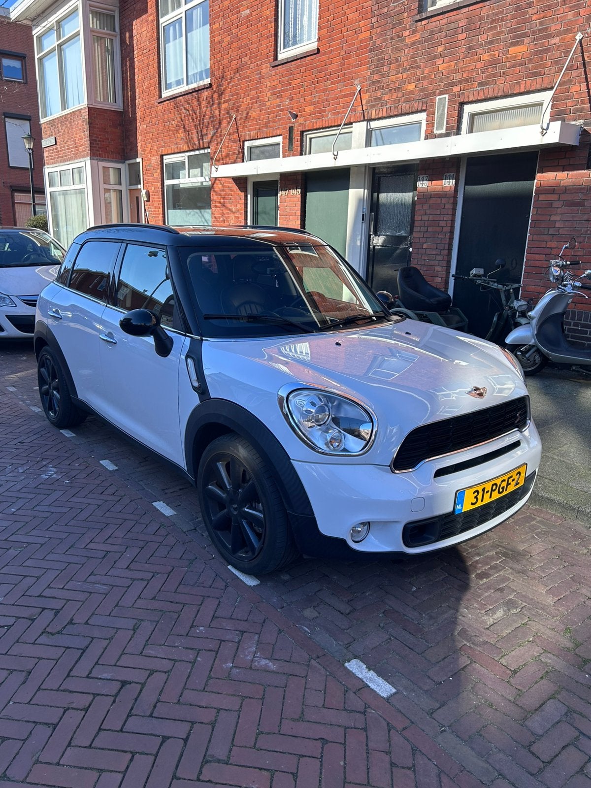 Mini Countryman 1.6 Cooper S Chill All 4 AUT 2011 Wit, Zwart, 4 stoelen, Bi-Xenon koplampen, Wit
