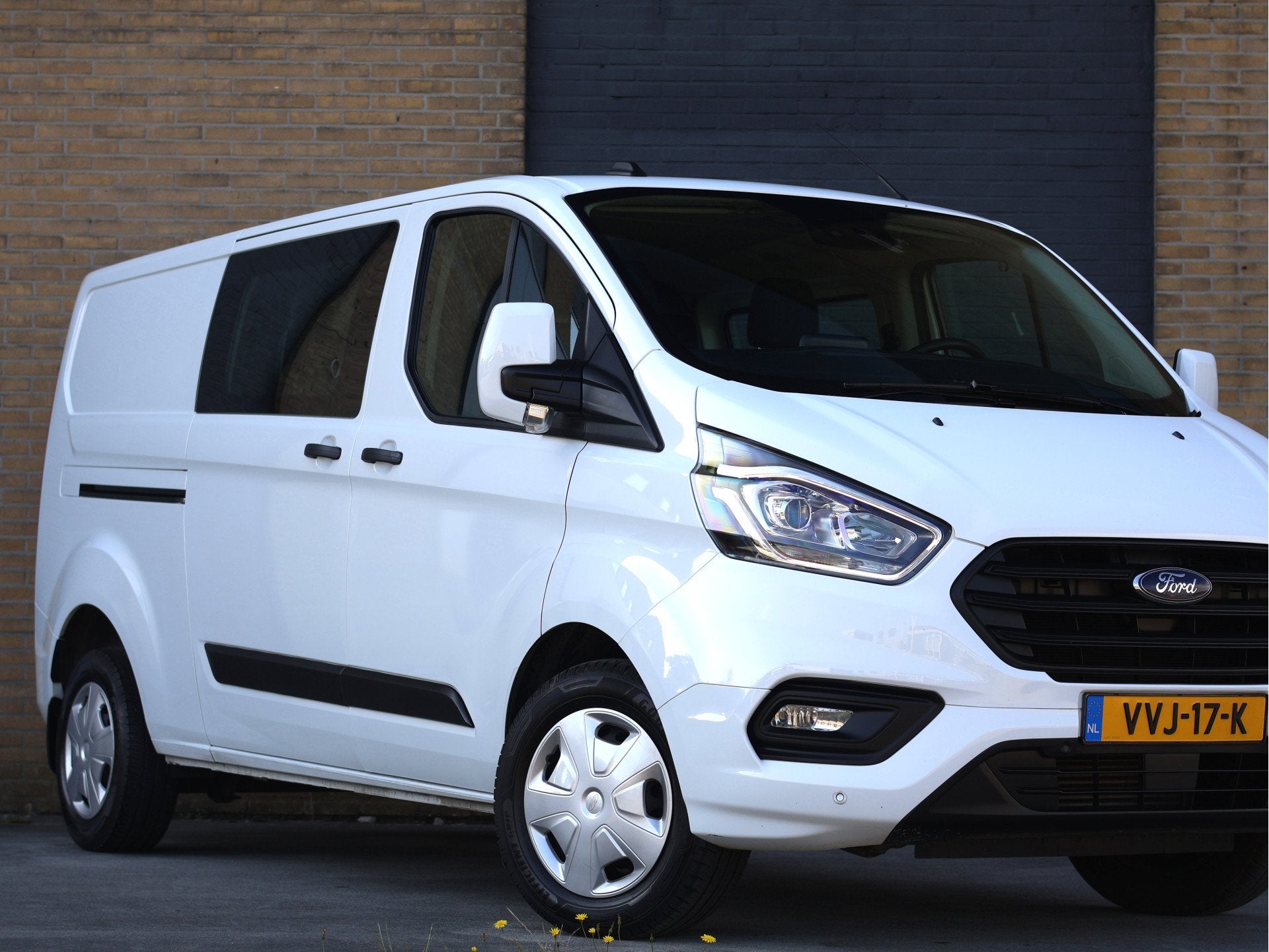 Ford Transit Custom 320 2.0 TDCI L2H1 Trend DC Haak | Camera, Voorwielaandrijving, Dealer onderhouden, Euro 6, 4 cilinders