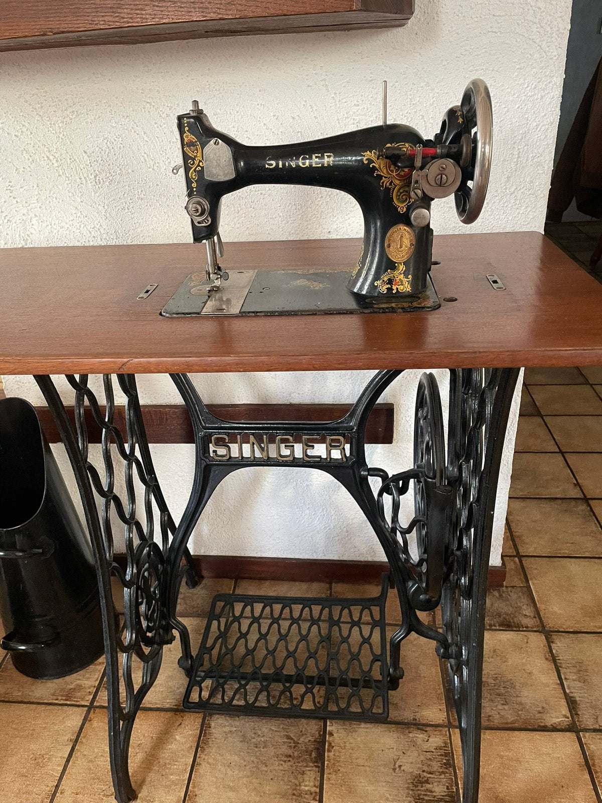 Singer trap naaimachine, Ophalen