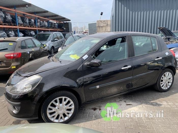Stijl midden-links van een Renault Clio (NV676), Gebruikt, -, Renault, -