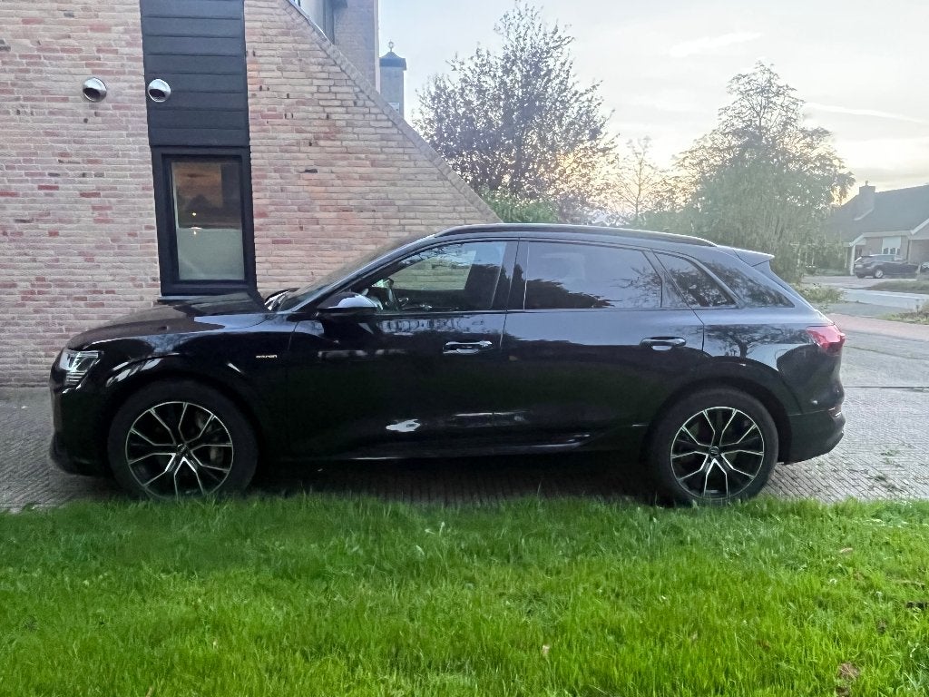 Audi e-tron S-Line BLACK EDITION | Pano | Leer | Luchtvering, Auto's, Automaat, 1800 kg, Zwart, Zwart