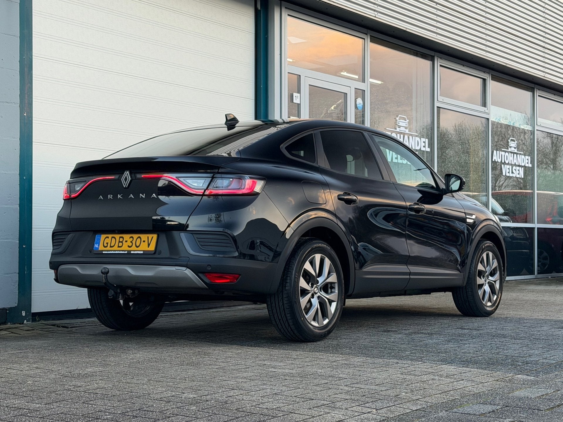 Renault Arkana 1.6 E-Tech full hybrid 145 evolution Camera A, Gebruikt, Euro 6, 4 cilinders, Zwart