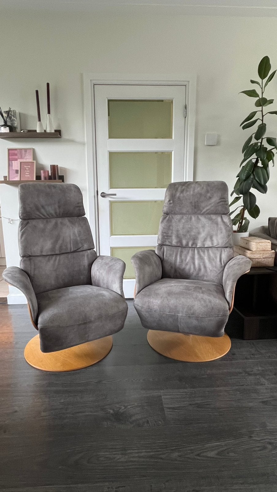 Setje 2 Electriche Fauteuils Micro Leder Grijs L XL Op Accu, Ophalen, Minder dan 75 cm, Zo goed als nieuw, 50 tot 75 cm