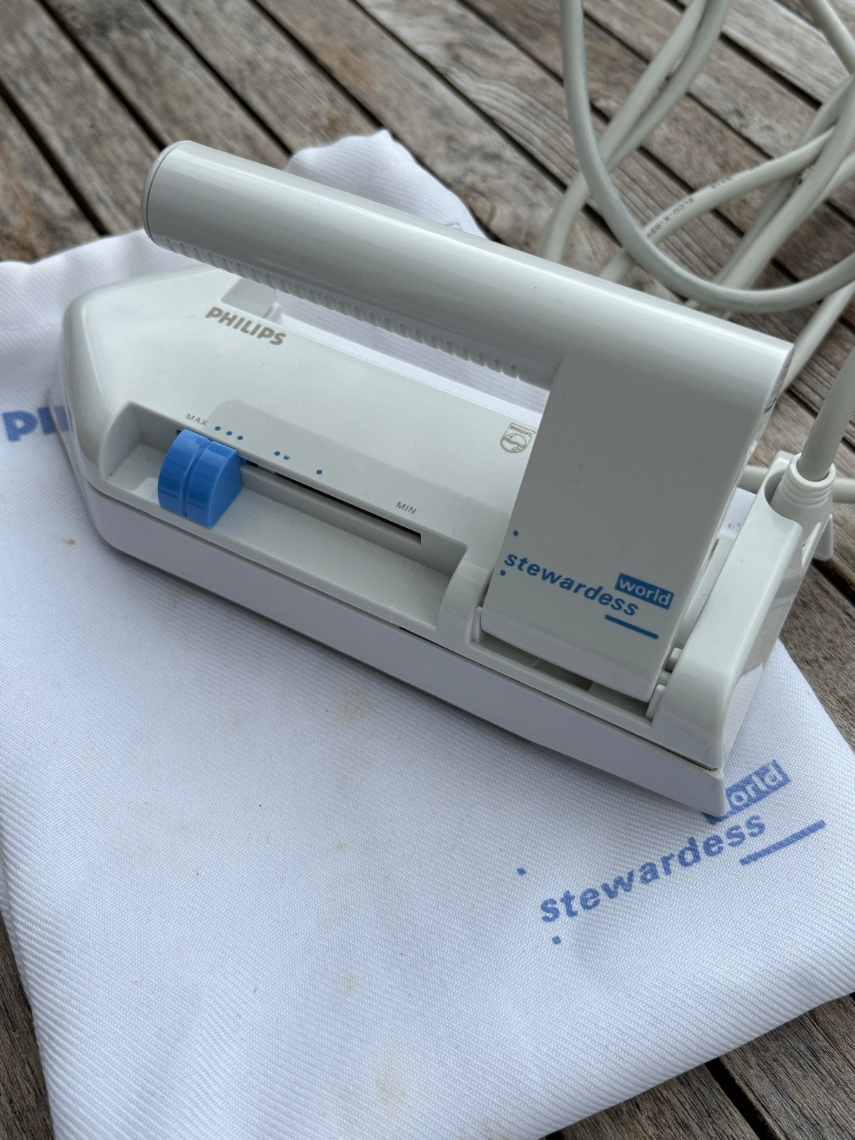 Philips World Stewardess Reisstrijkijzer HD 1301/B, Ophalen of Verzenden, Zo goed als nieuw, Strijkijzer met snoer