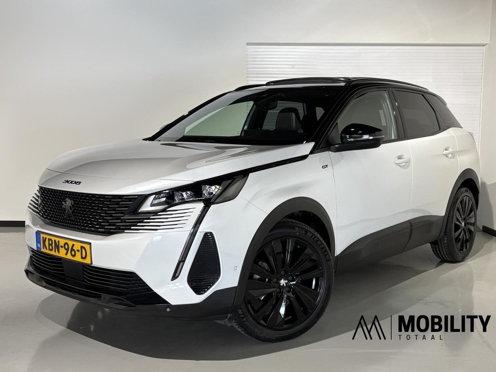 Peugeot 3008 1.2 130pk AUT GT|Black Pack|Panodak|19 inch|Car, Gebruikt, 1199 cc, Leder en Stof, Wit
