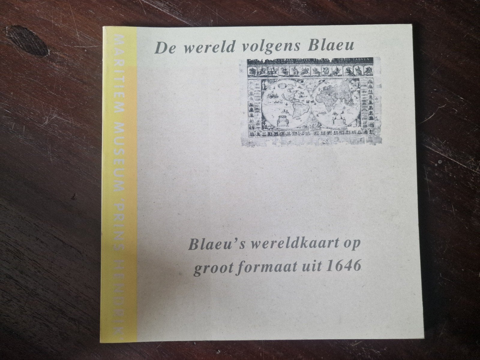 De wereld volgens Blaeu - Maritiem Museum Rotterdam, Boeken, Atlassen en Landkaarten, Gelezen, Overige atlassen, Blaeu, Ophalen of Verzenden