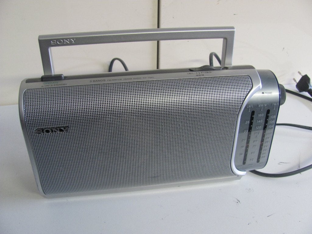 SONY 3 bands fm/mw/lw 3band radio icf-704l, Ophalen of Verzenden, Zo goed als nieuw, Radio