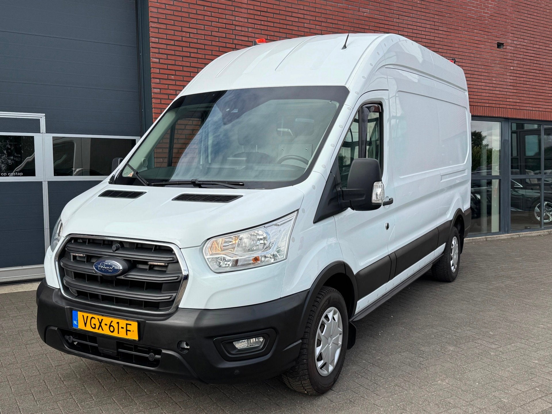 Ford Transit 350 2.0 TDCI L3H3 Trend MHEV RWD Hybrid Airco C, Auto's, Dealer onderhouden, Euro 6, 4 cilinders, Wit