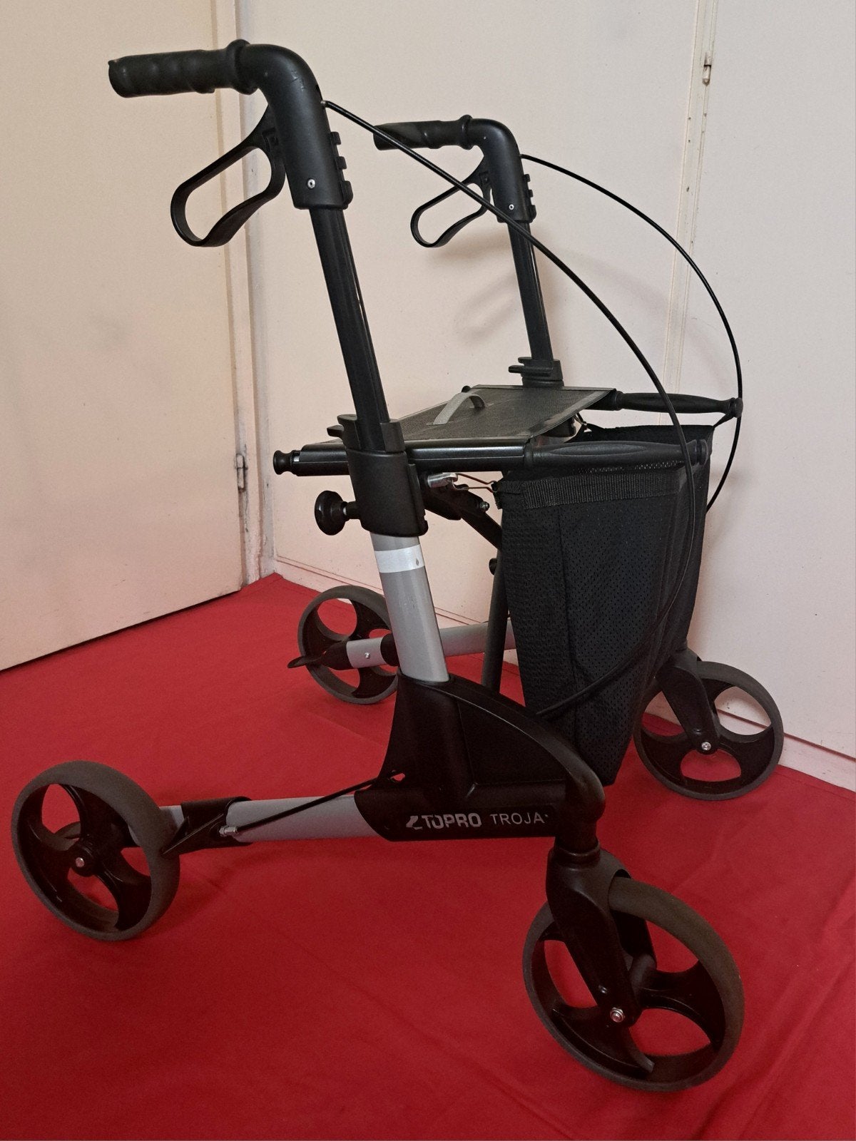 Rollator Topro Troja maat S zilvergrijs
lichtgewicht  alumin, Diversen, Ophalen, Lichtgewicht, Zo goed als nieuw
