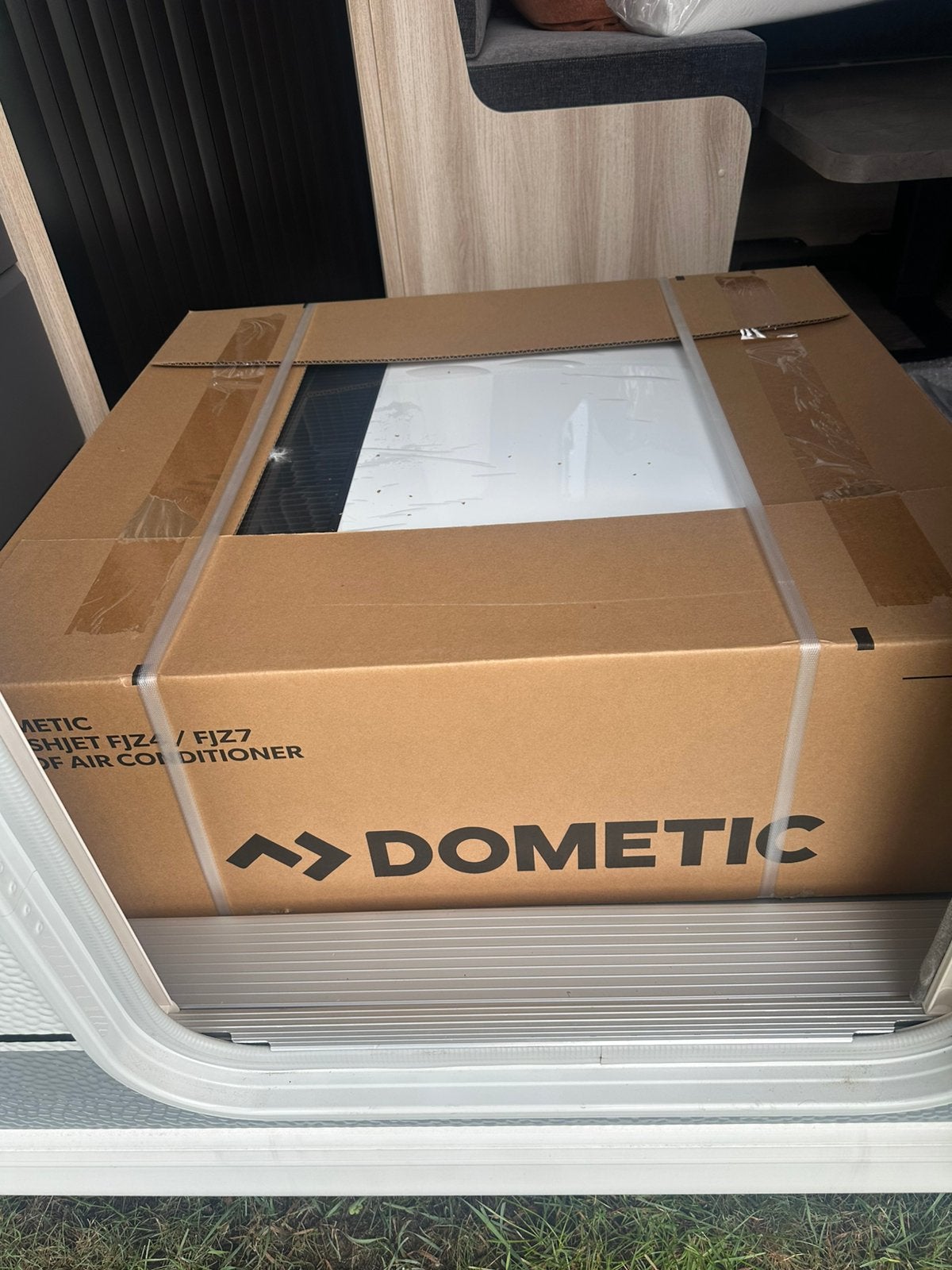 Dometic Dakairco Nieuw,Freshjet FJZ4 2200 met Luchtverdeler, Ophalen, Nieuw