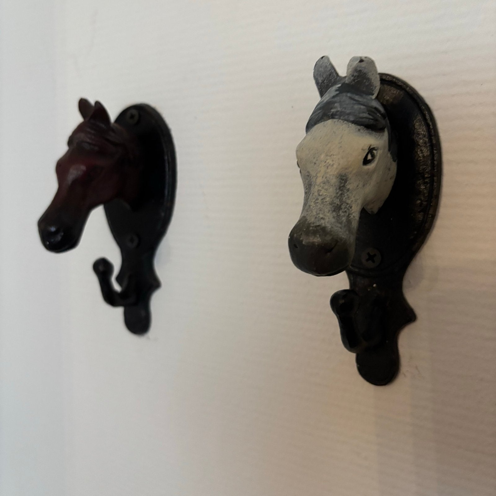Set van 2 paardenhoofd wandhaken - kapstokhaken, Huis en Inrichting, Gebruikt, Wandhaken, Ophalen of Verzenden, Minder dan 100 cm