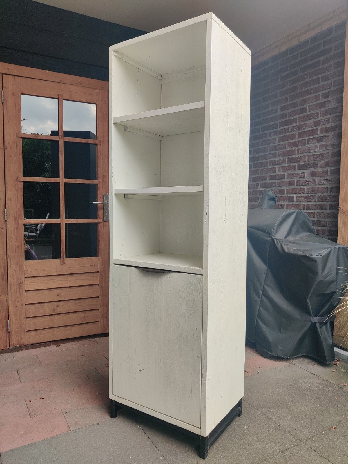 Witte kast met planken en deur - 182x55,5x40,8 cm