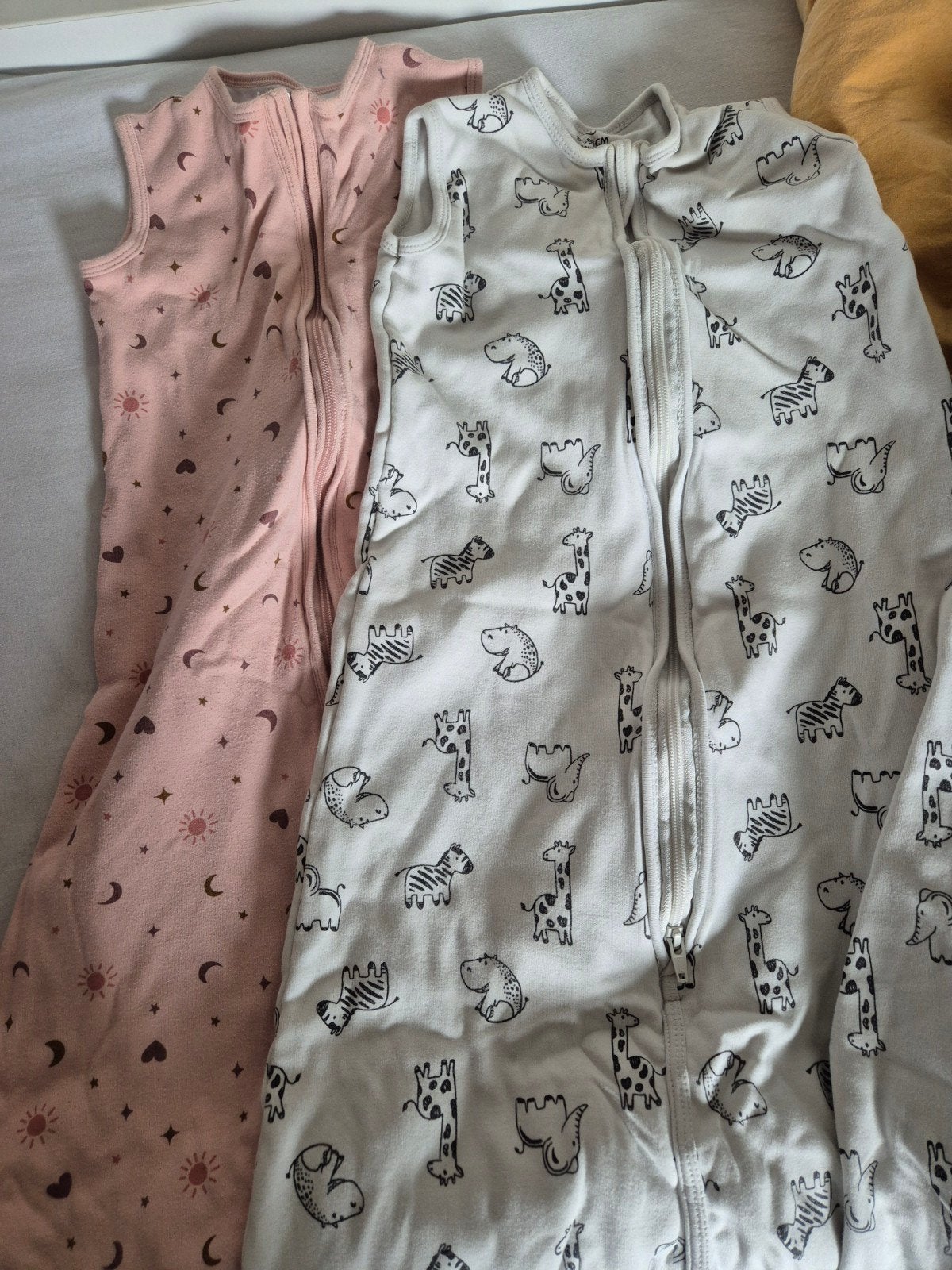 2x Babyslaapzakken - Roze en Wit met Dierenprint, Kinderen en Baby's, Ophalen of Verzenden, Gebruikt, Slaapzak
