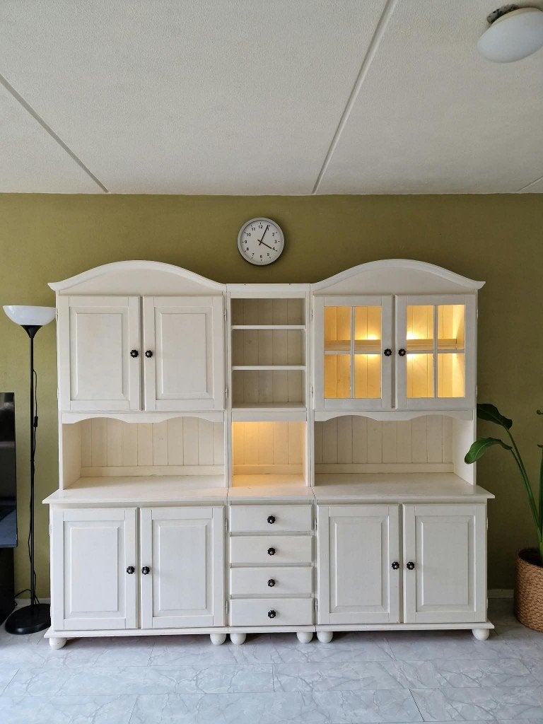 Grote witte buffetkast met vitrinedeuren en verlichting, Ophalen, Gebruikt, Met lade(s), Hout