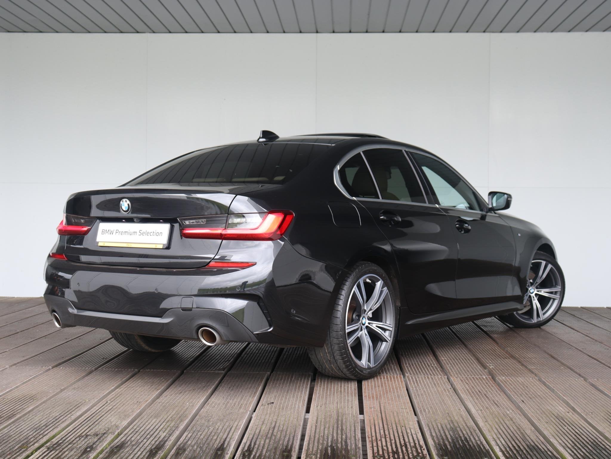 BMW 3 Serie Sedan 318i | Executive | M Sport | Parking Pack, Auto's, 1998 cc, Gebruikt, Met garantie (alle), 1465 kg