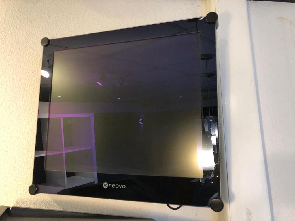 Neovo Monitor, Gebruikt, 50 Hz, 40 tot 60 cm, Ophalen